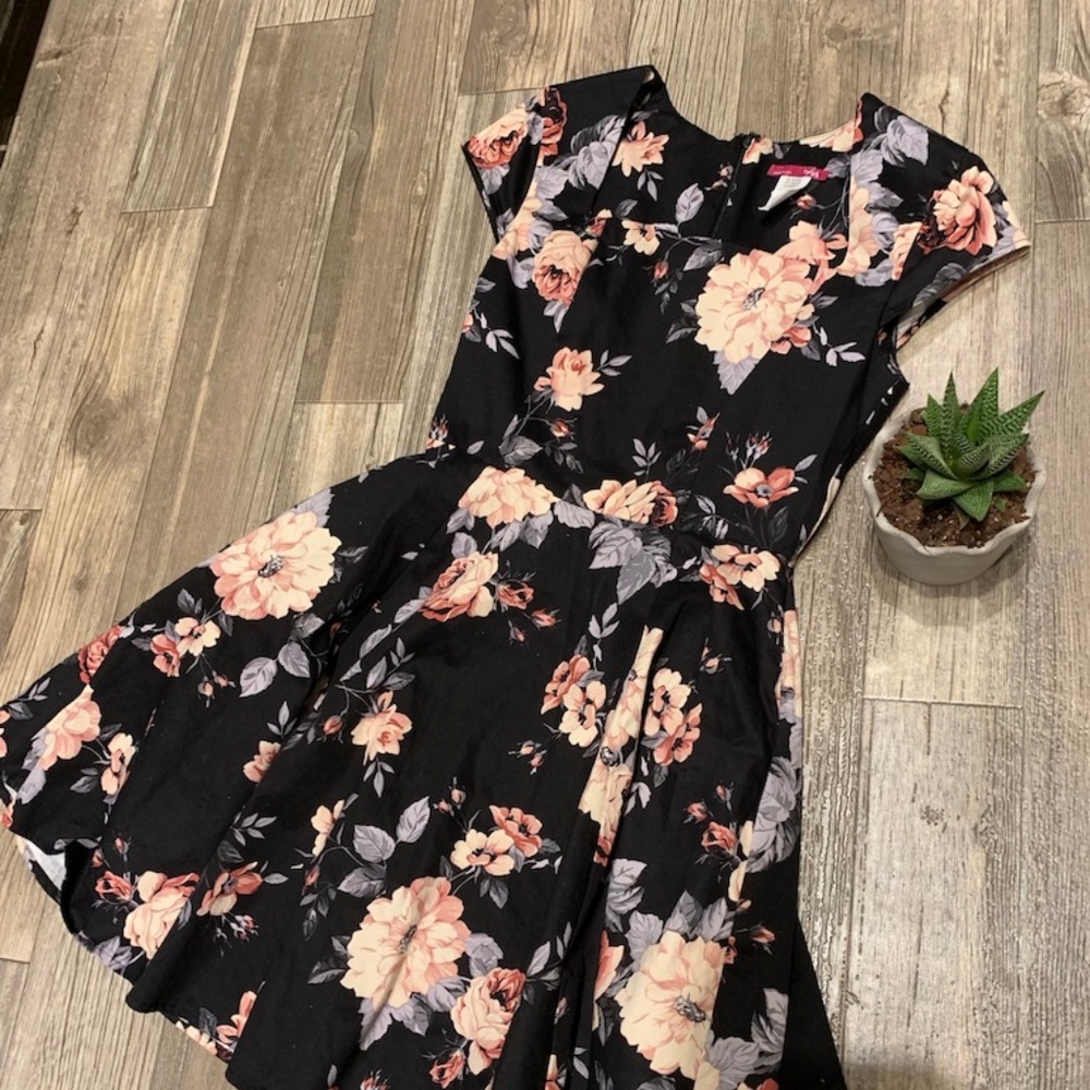 Sweet Floral A-line Modcloth Dress with Pockets